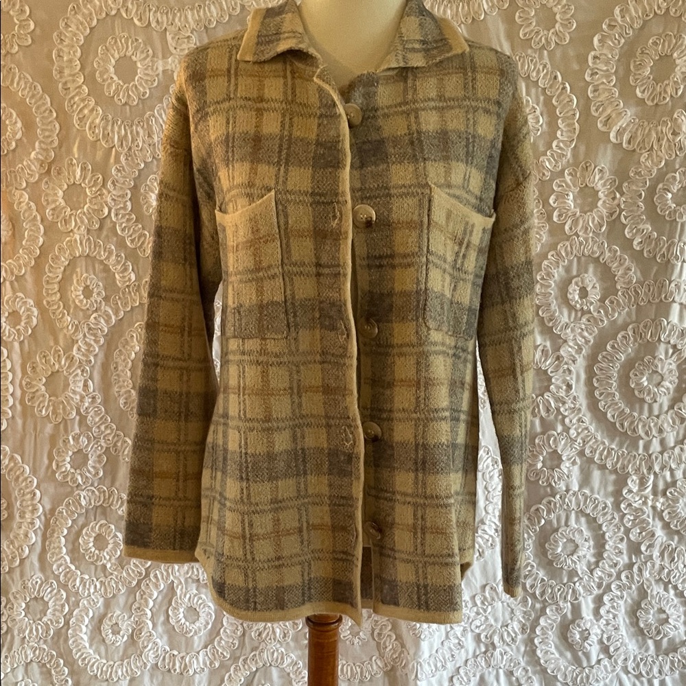 Rain & Rose Camel Plaid Button-Up Jacket Pockets Sweater like material